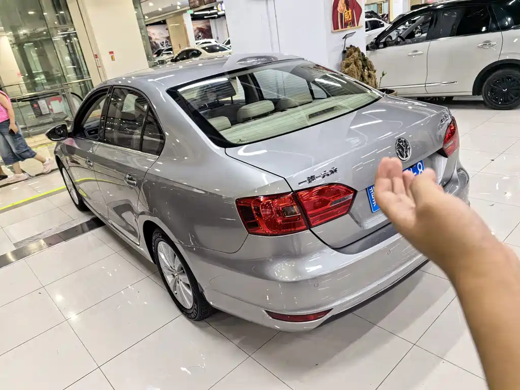 Volkswagen Sagitar 2014