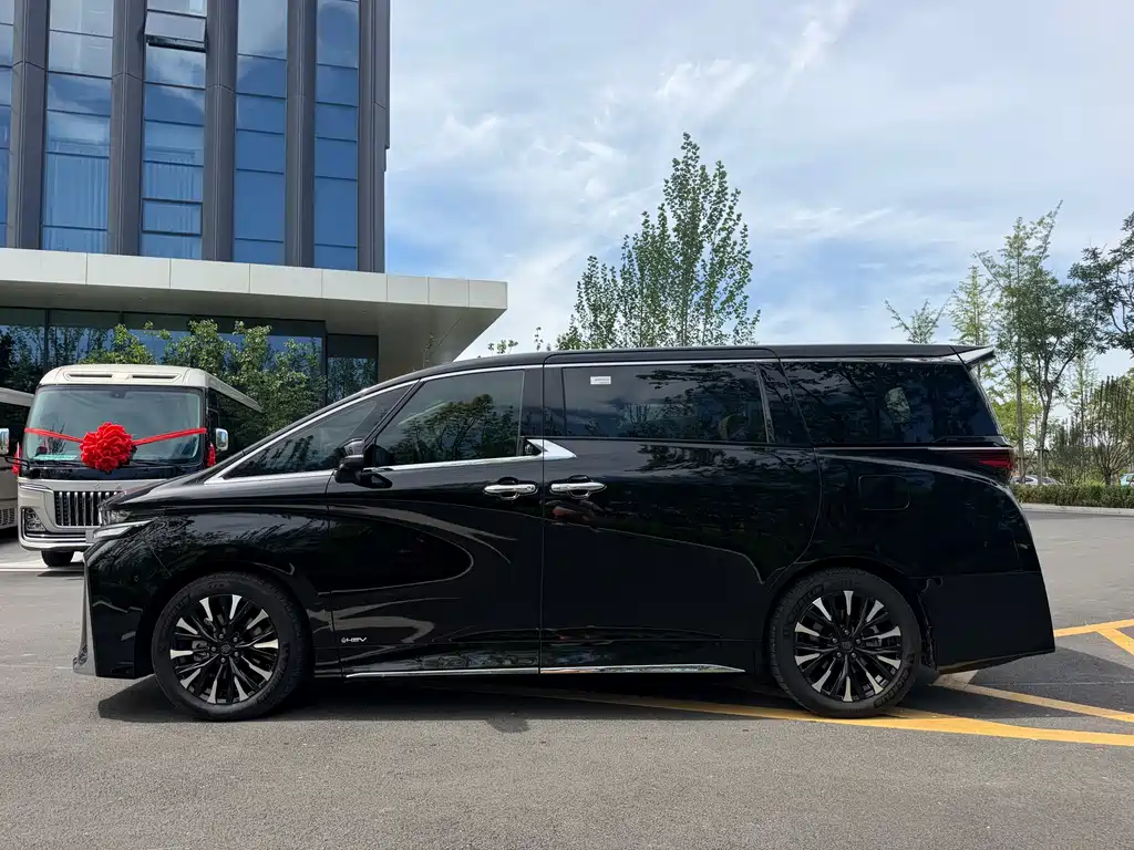 Toyota Vellfire 2025 — фото 8