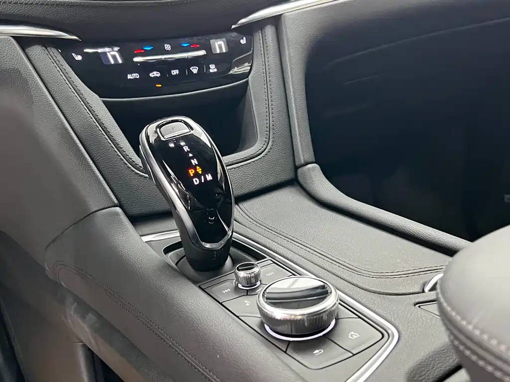 Cadillac XT5 2020 — фото 23