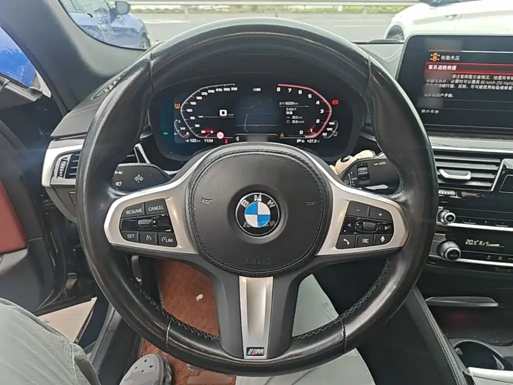 BMW 5 Series 2022 — фото 11