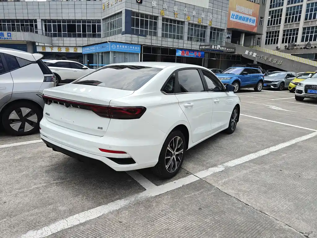 Geely Emgrand 2023