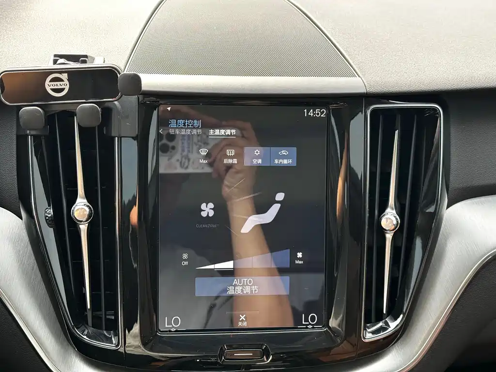 Volvo XC60 2018 — фото 11