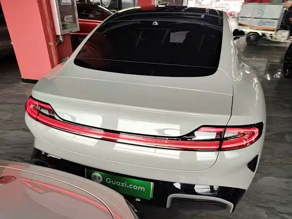 Xiaomi SU7 2024