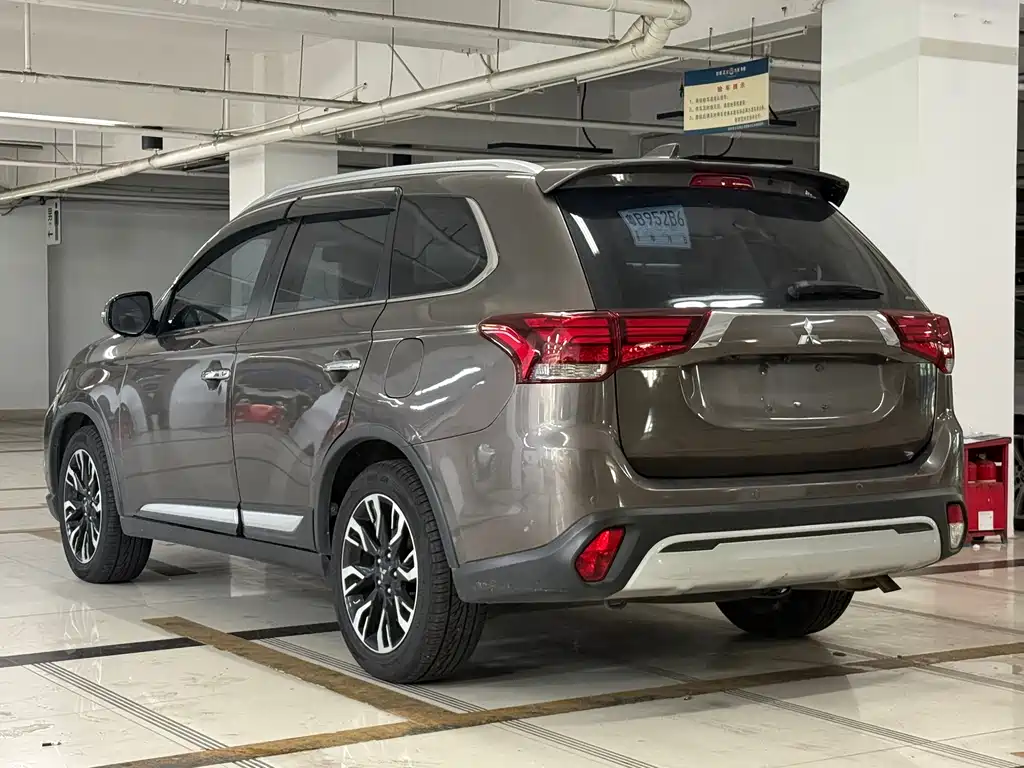 Mitsubishi Outlander 2019 — фото 6