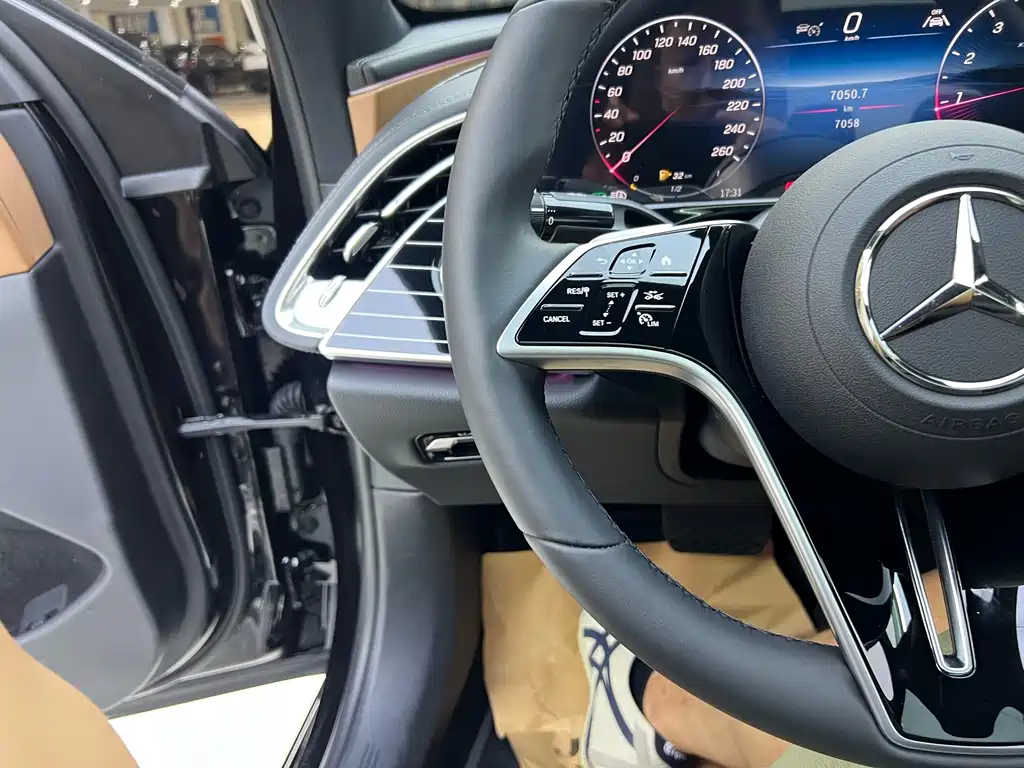 Mercedes-Benz E-Class 2025 — фото 13