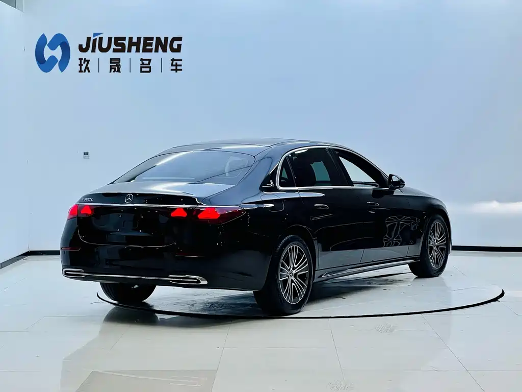 Mercedes-Benz E-Class 2025
