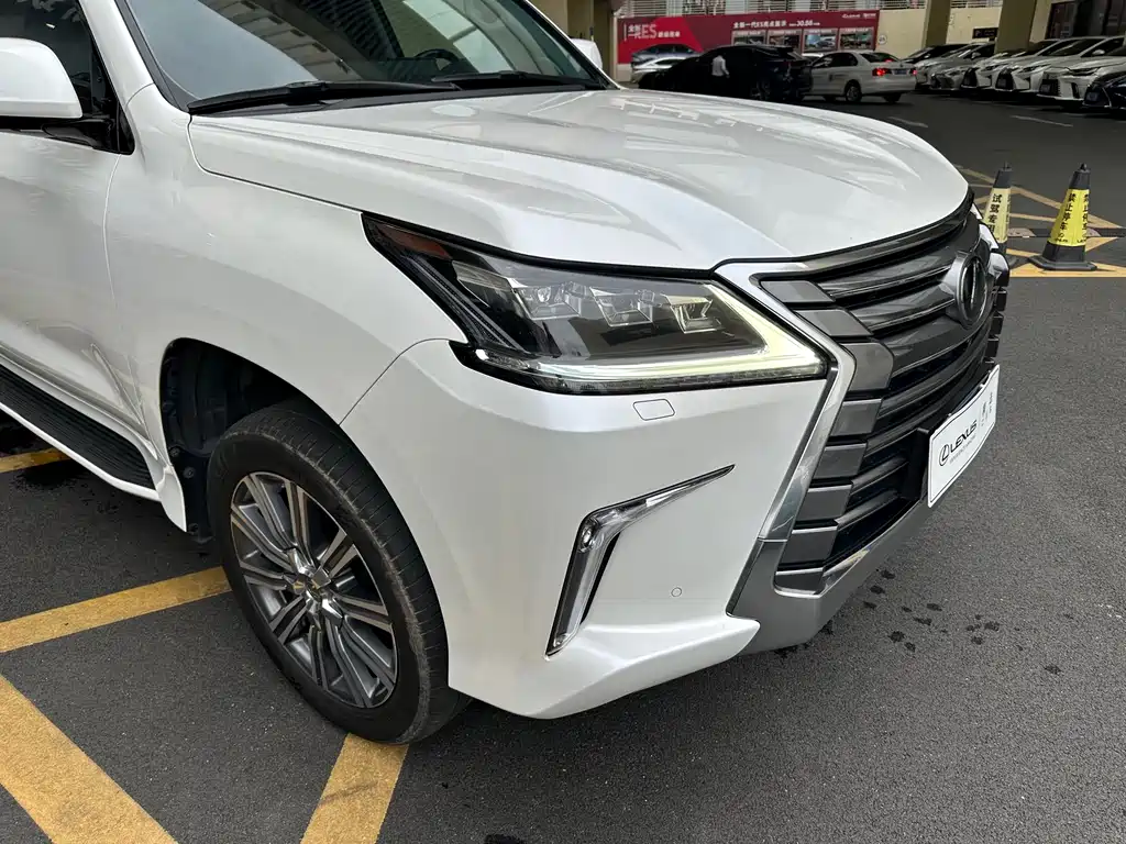 Lexus LX 2017 — фото 3