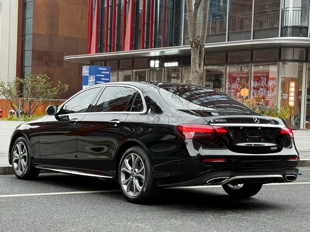 Mercedes-Benz E-Class 2021 — фото 16