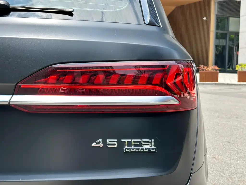 Audi Q7 2021 — фото 24