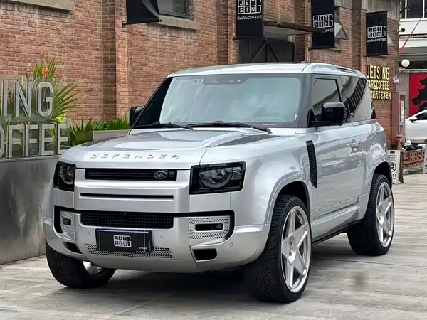 Land Rover Defender 2021