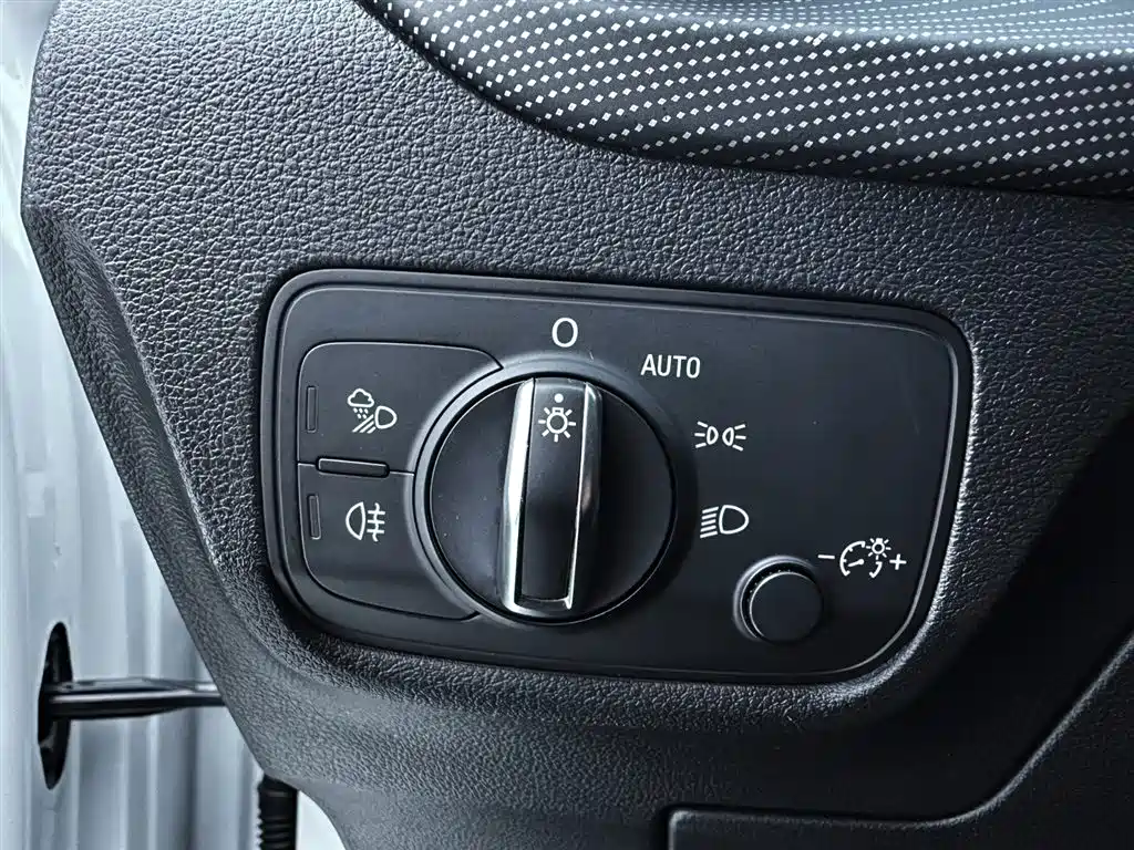 Audi Q2L 2022 — фото 16