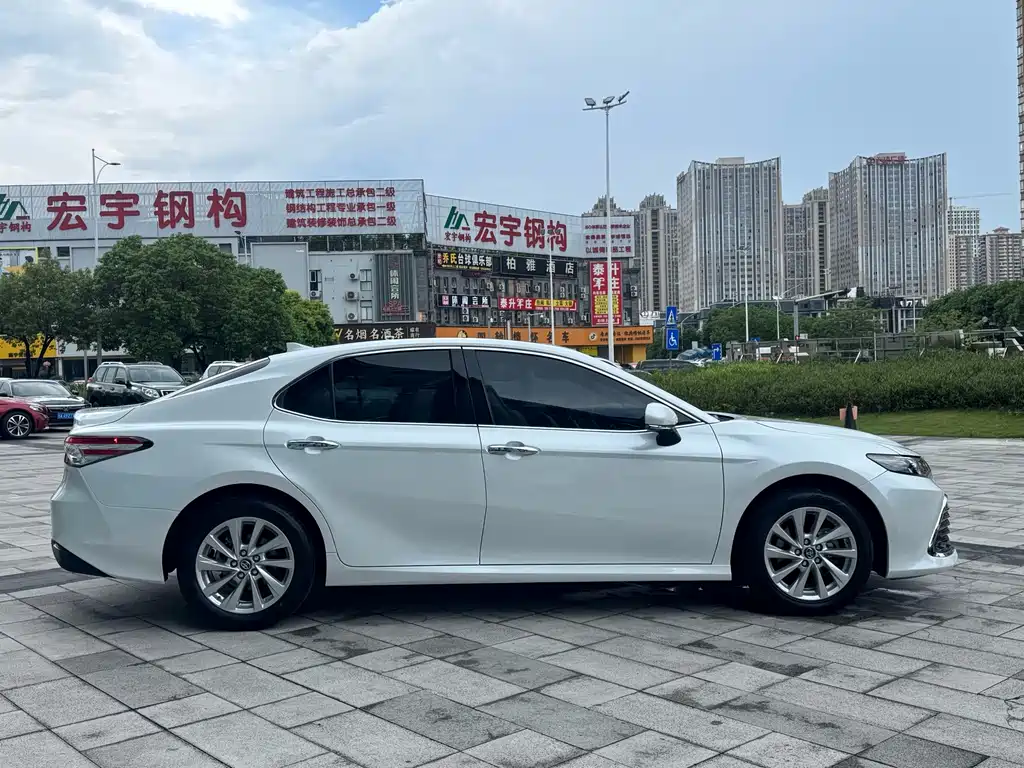 Toyota Camry 2022 — фото 5