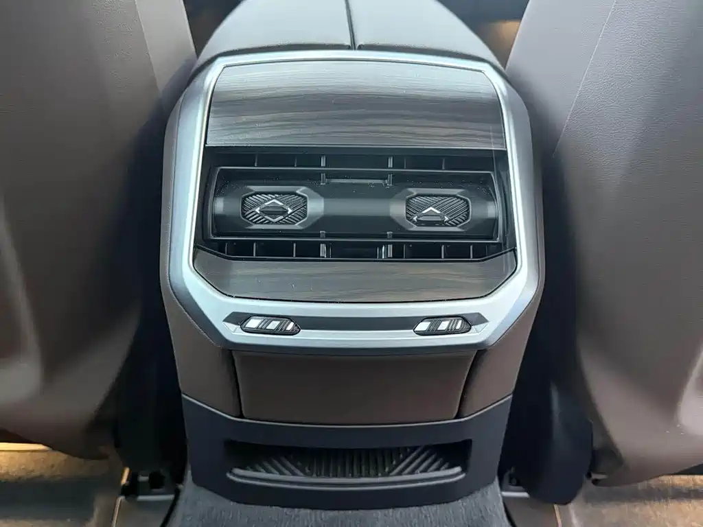 BMW 7 Series 2025 — фото 17