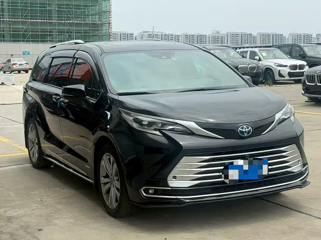 Toyota Sienna 2023 — фото 3