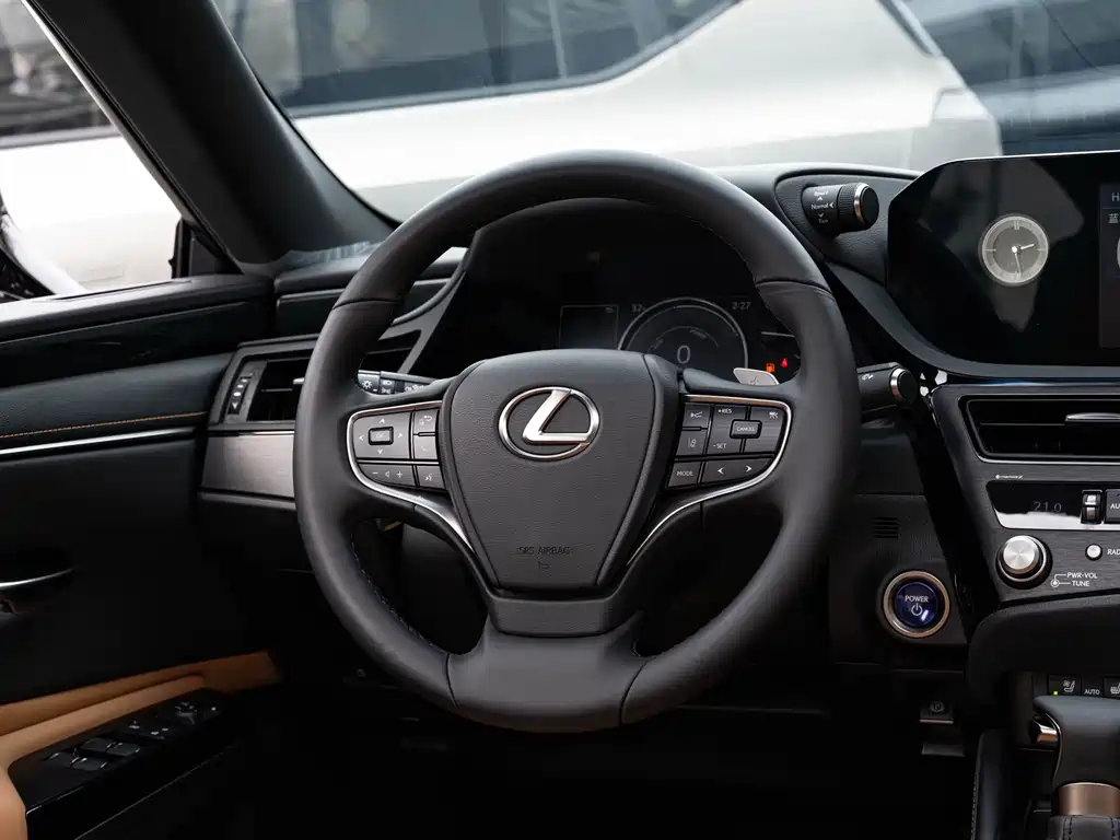 Lexus ES 2022 — фото 14