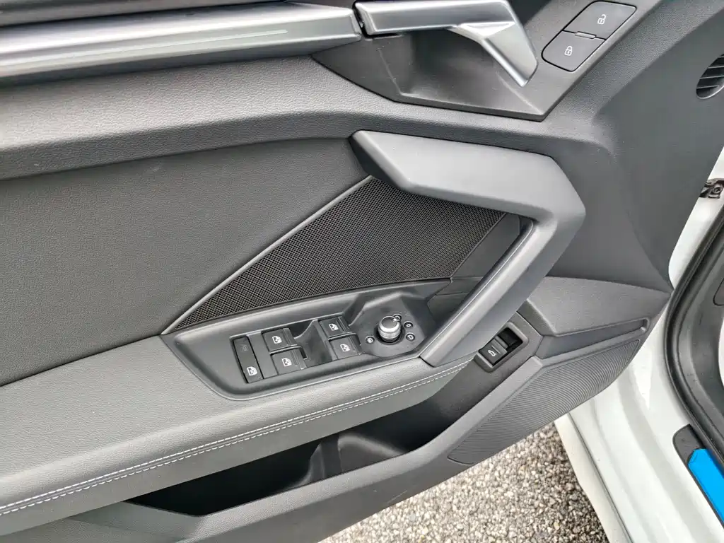 Audi A3 2023 — фото 14