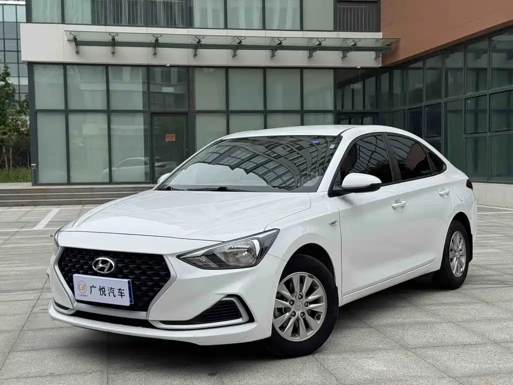 Hyundai Elantra 2021 — фото 1