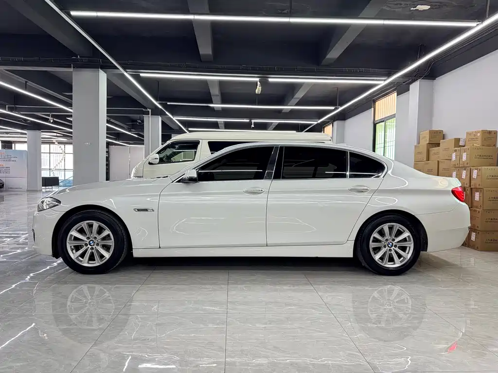 BMW 5 Series 2016 — фото 6