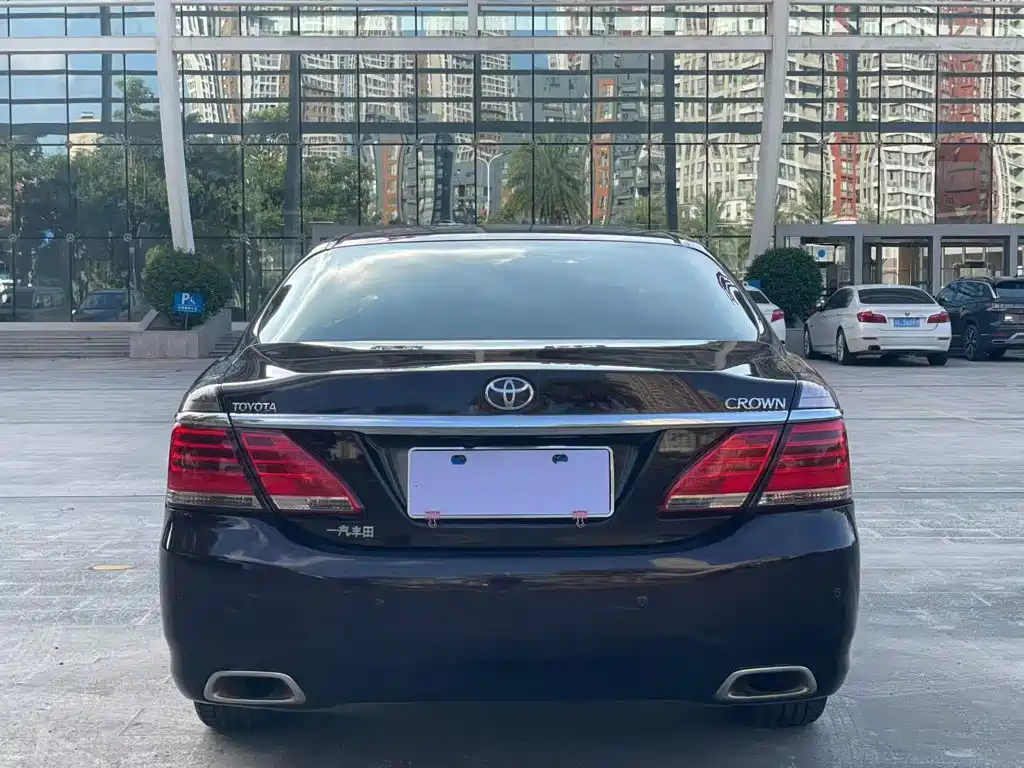 Toyota Crown 2015 — фото 7