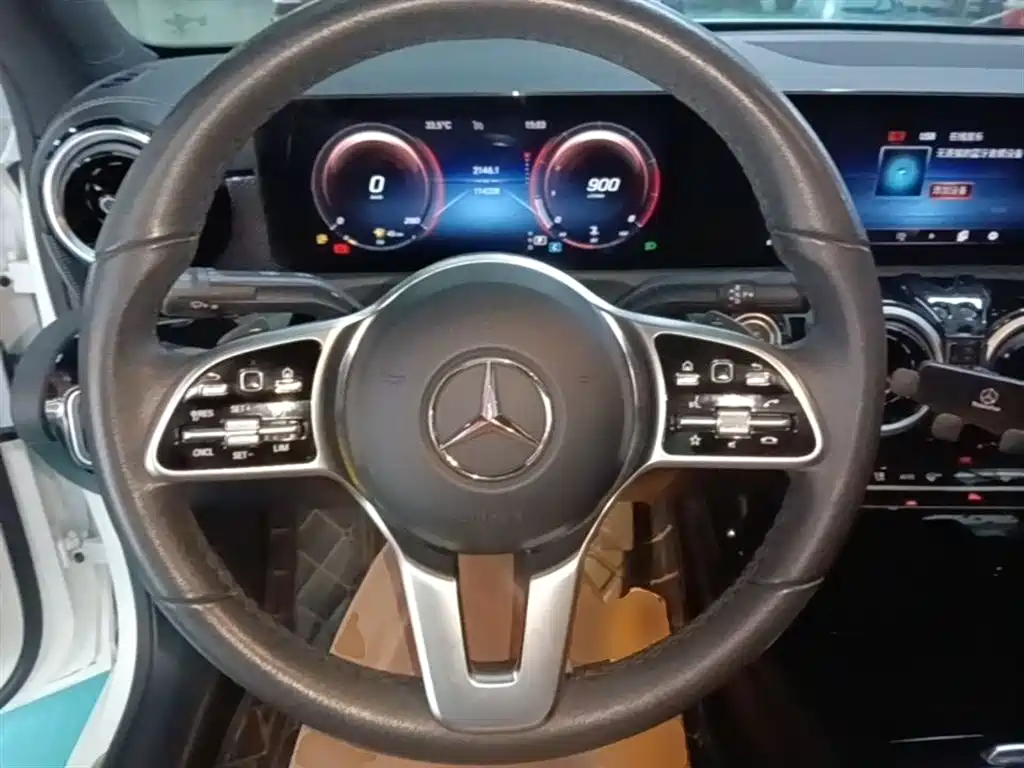 Mercedes-Benz A-Class 2021 — фото 11