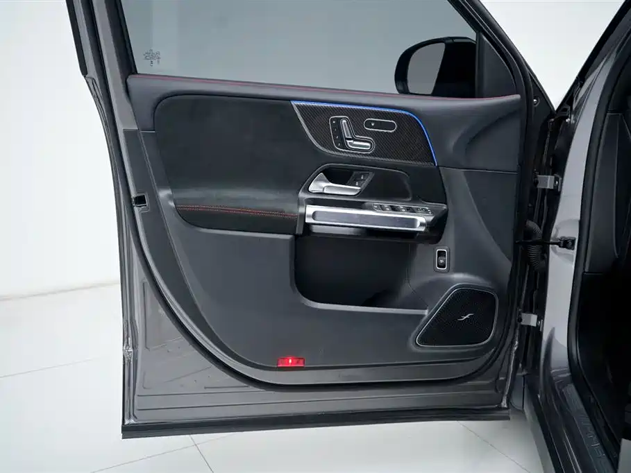 Mercedes-Benz GLB AMG 2024 — фото 16