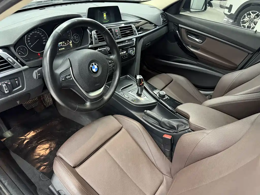 BMW 3 Series 2018 — фото 13