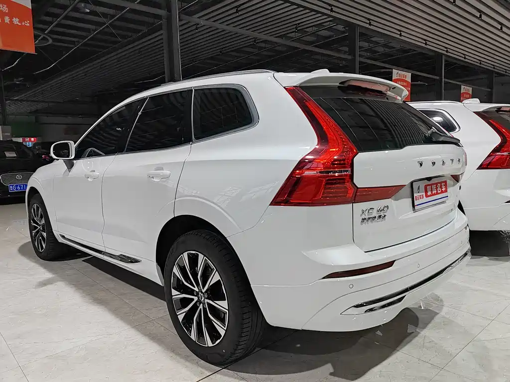 Volvo XC60 2023 — фото 12