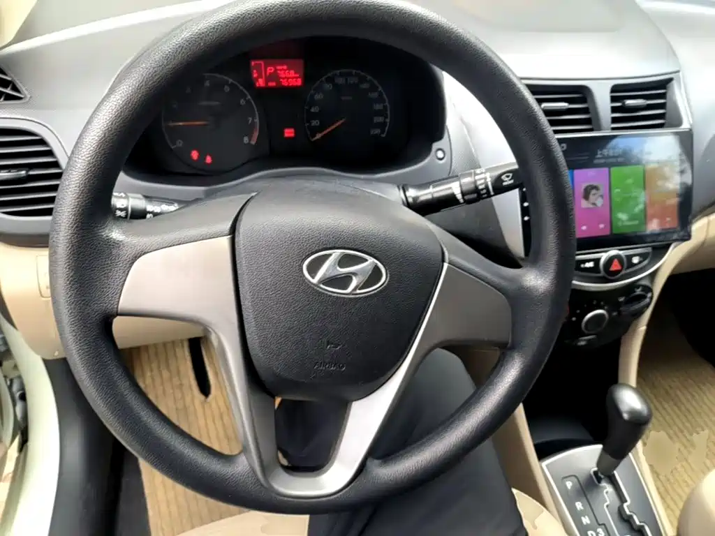 Hyundai Verna 2015 — фото 11