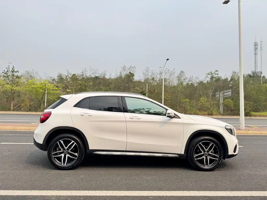 Mercedes-Benz GLA 2018 — фото 16