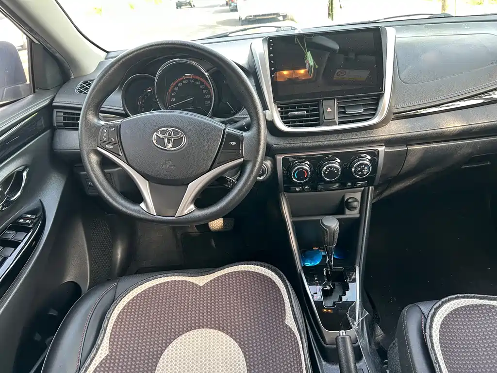 Toyota Yaris L 2023 — фото 9