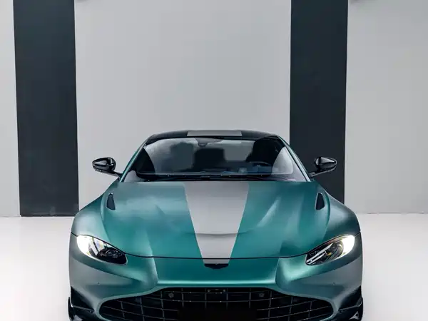 Aston Martin V8 Vantage 2023