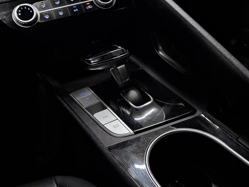 Hyundai Elantra 2023 — фото 17