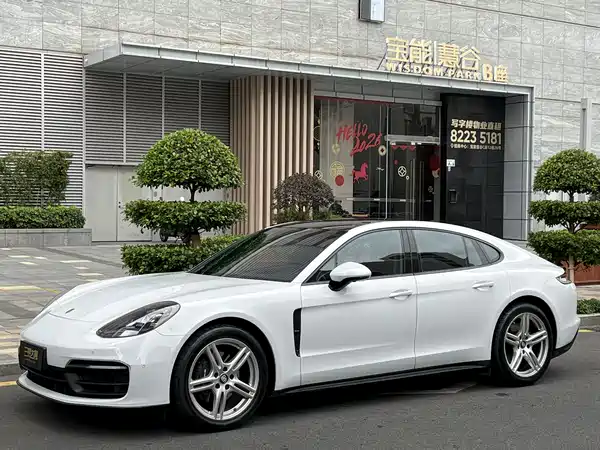 Porsche Panamera 2023