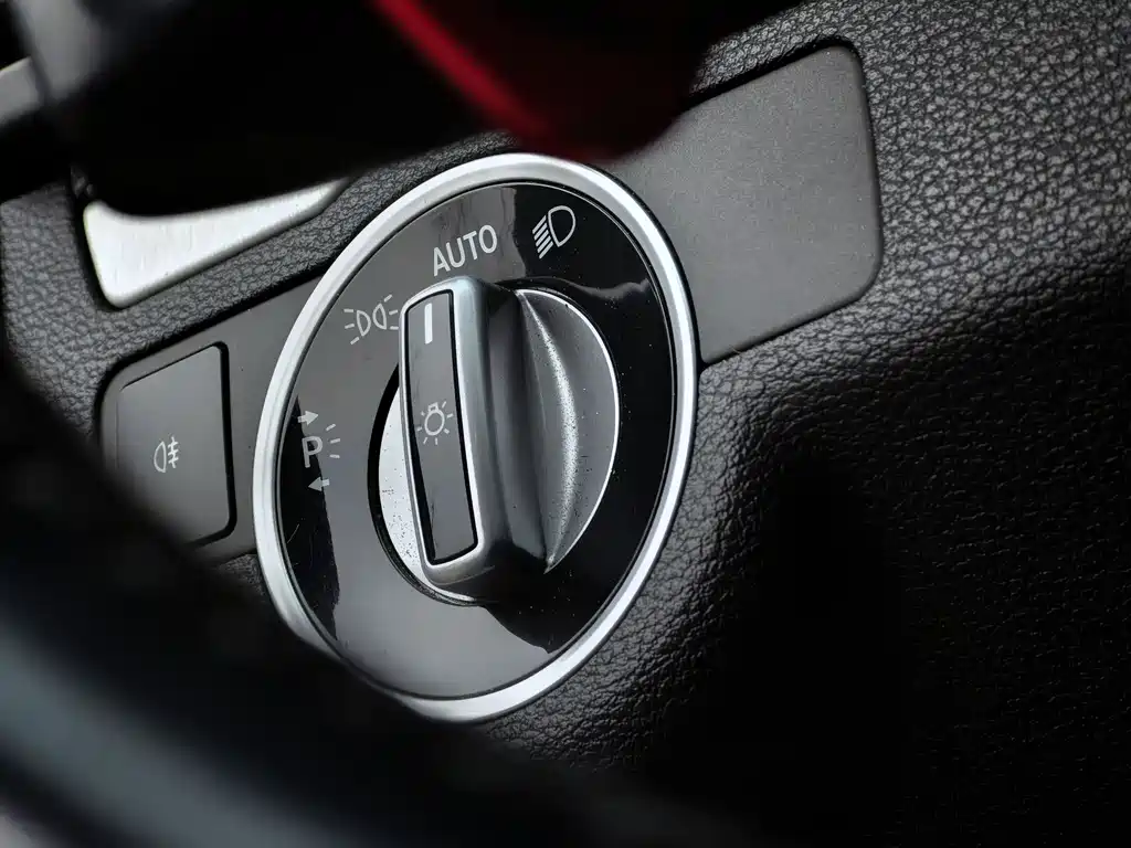 Mercedes-Benz E-Class 2014 — фото 21