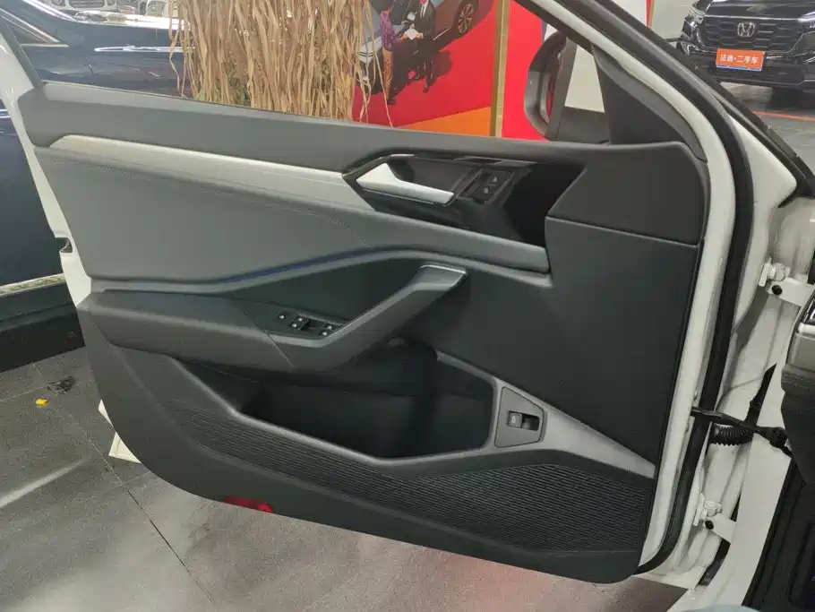 Volkswagen Sagitar 2020