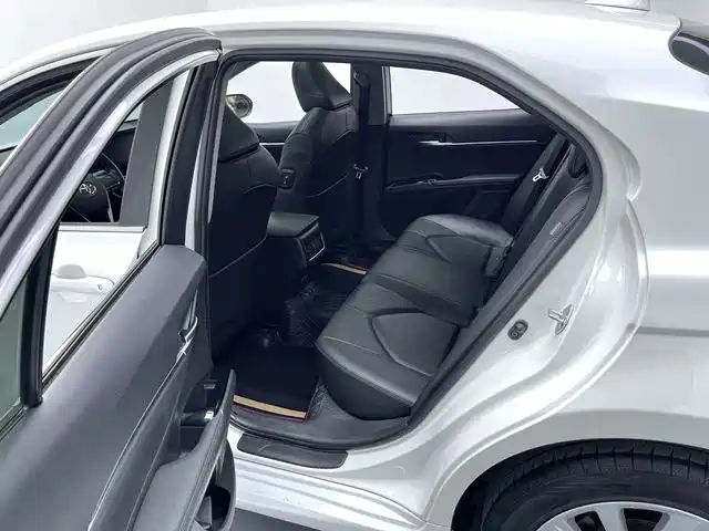 Toyota Camry 2022 — фото 13