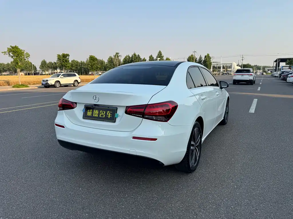 Mercedes-Benz A-Class 2022 — фото 7