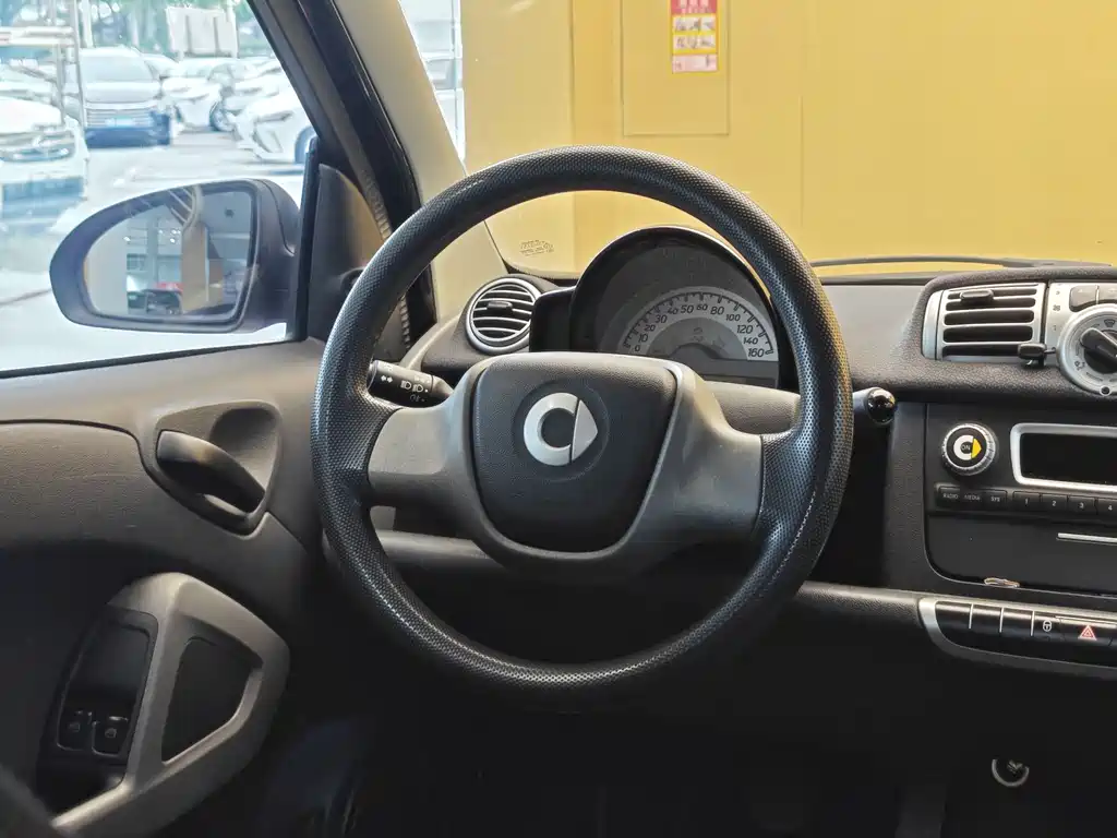 smart Fortwo 2011 — фото 14