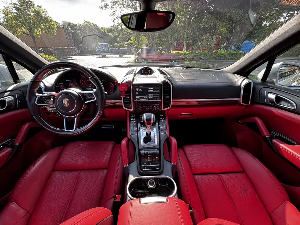 Porsche Cayenne 2016 — фото 19