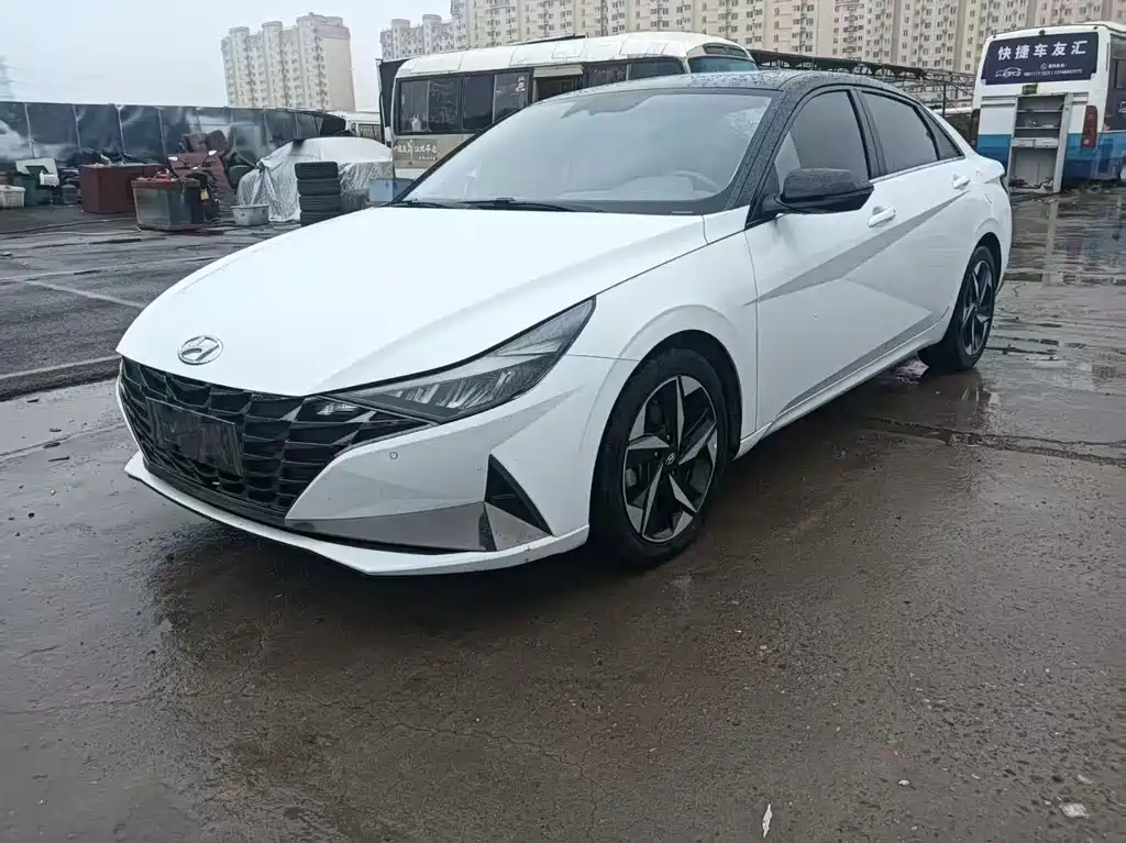 Hyundai Elantra 2022