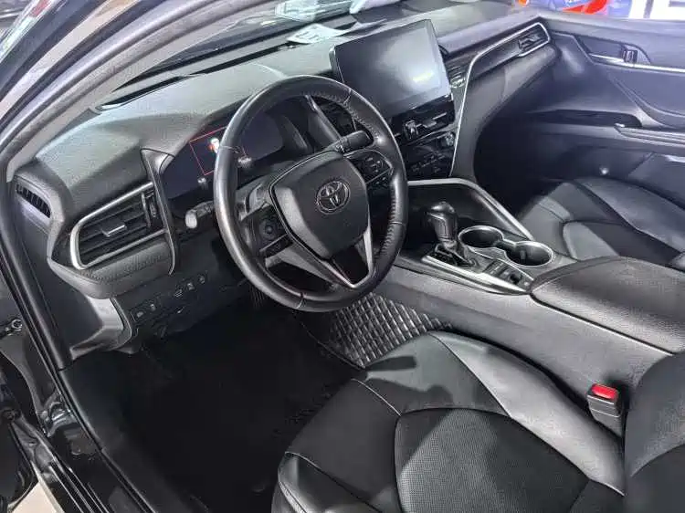 Toyota Camry 2022 — фото 7