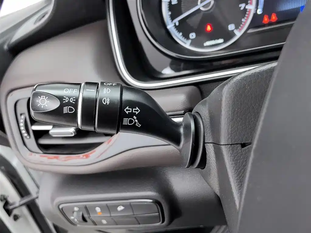 GAC Motor Trumpchi M6 2020 — фото 21