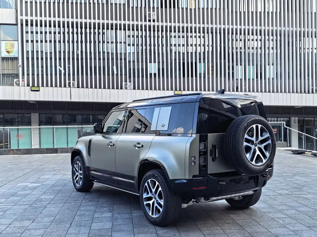 Land Rover Defender 2021 — фото 19
