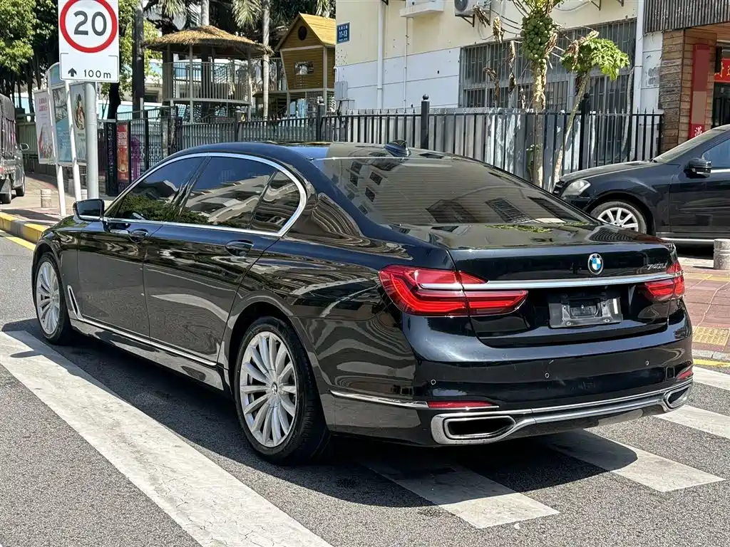 BMW 7 Series 2016 — фото 9