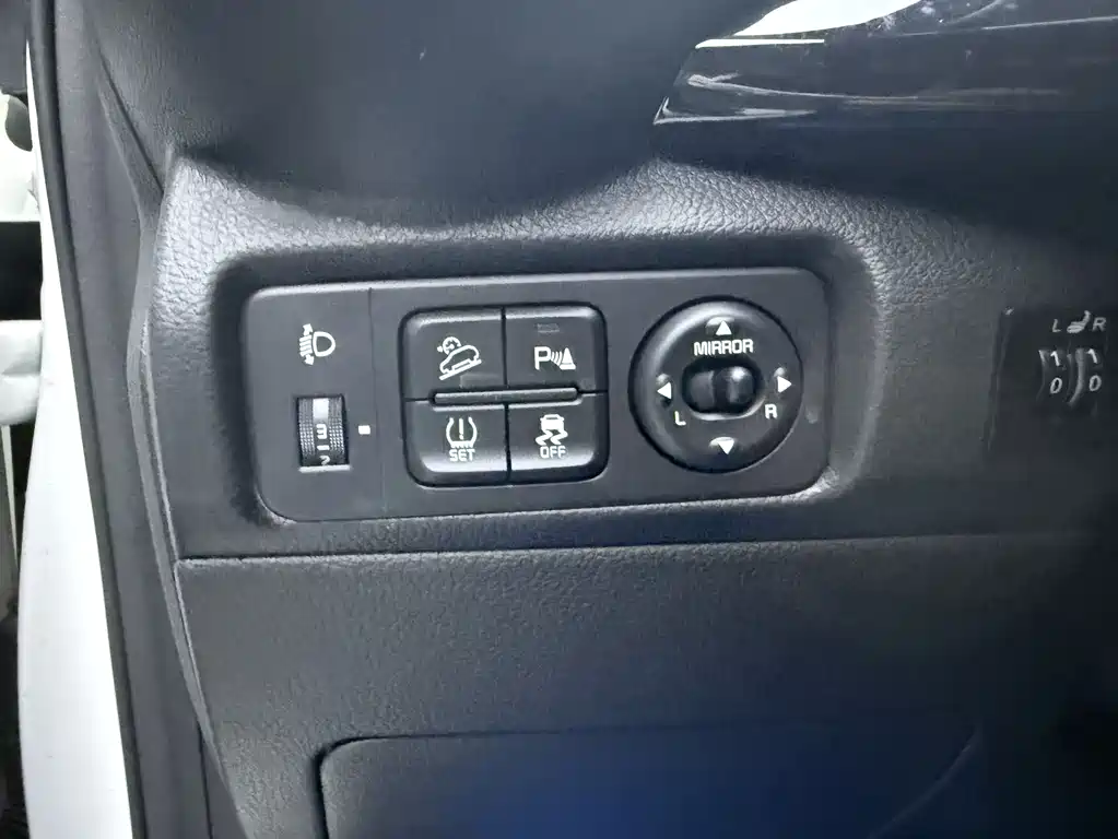 Kia KX1 2022 — фото 15
