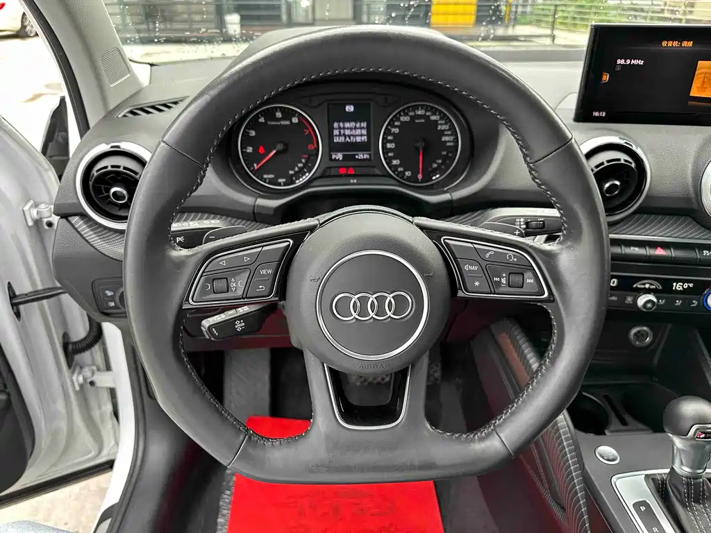Audi Q2L 2022 — фото 11