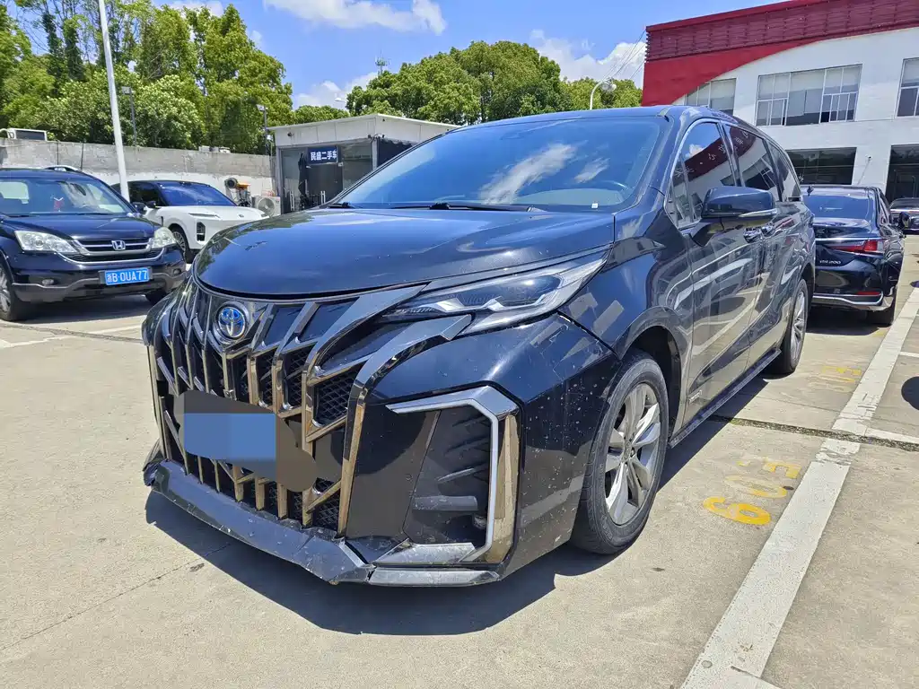 Toyota Sienna 2023 — фото 1