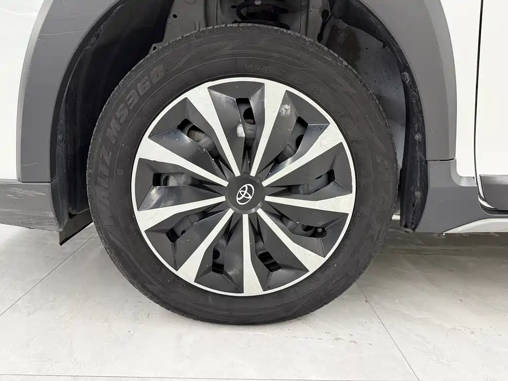 Toyota Yaris L 2023 — фото 12