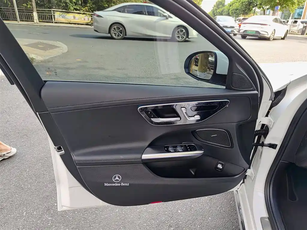 Mercedes-Benz C-Class 2024
