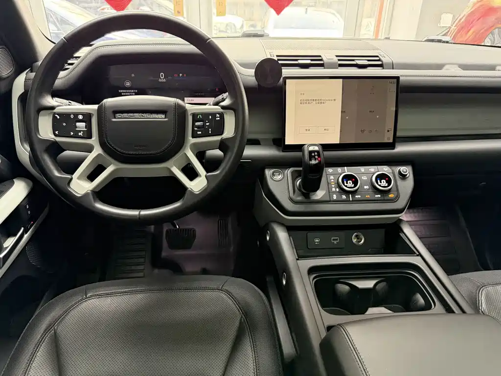 Land Rover Defender 2023 — фото 15